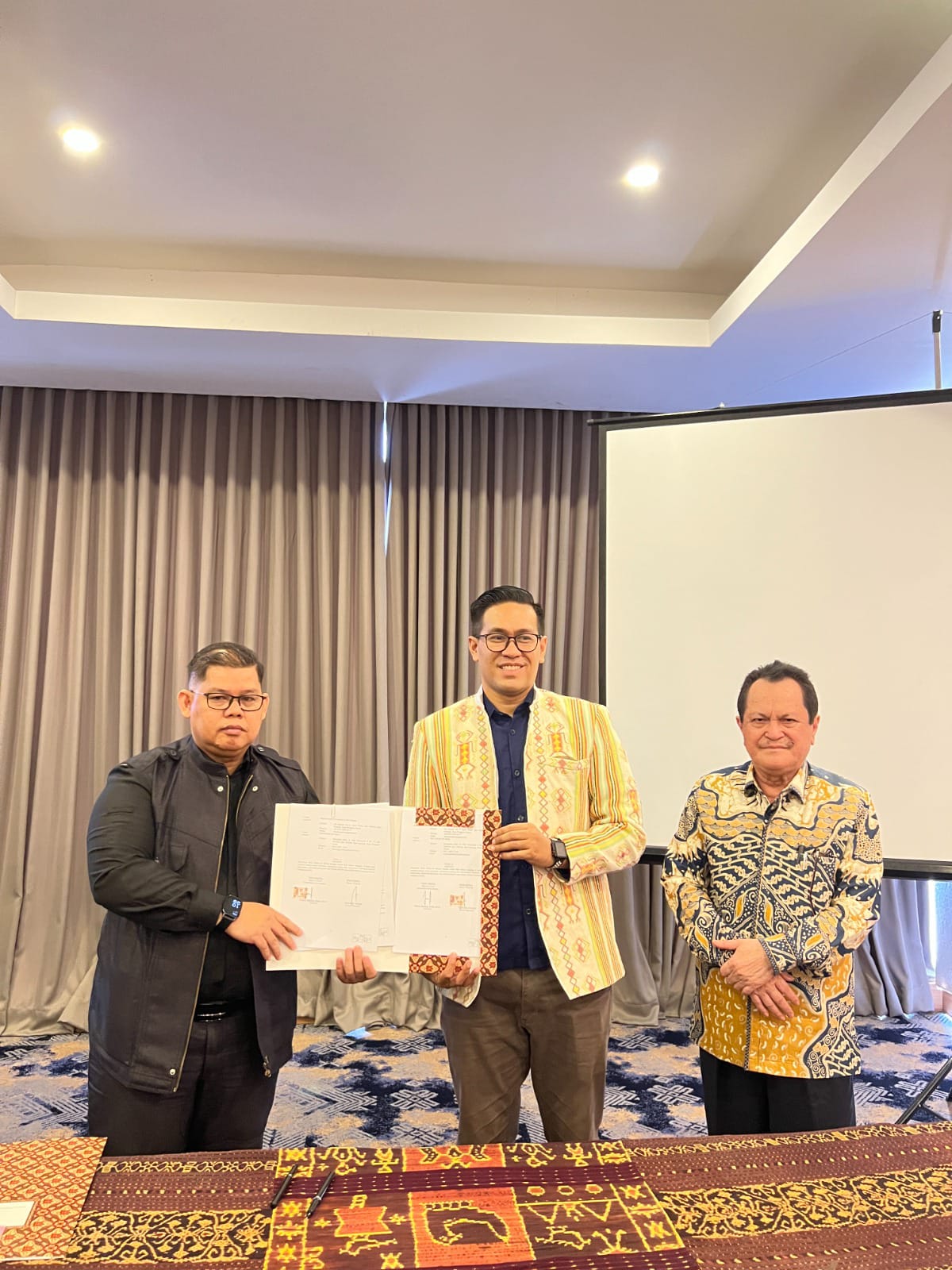 Universitas Citra Bangsa (UCB) Kupang dan Migrant Center UCB resmi menjalin kerja sama dengan Hotel Harper Kupang untuk meningkatkan kapasitas dan keterampilan Calon Pekerja Migran Indonesia (CPMI)